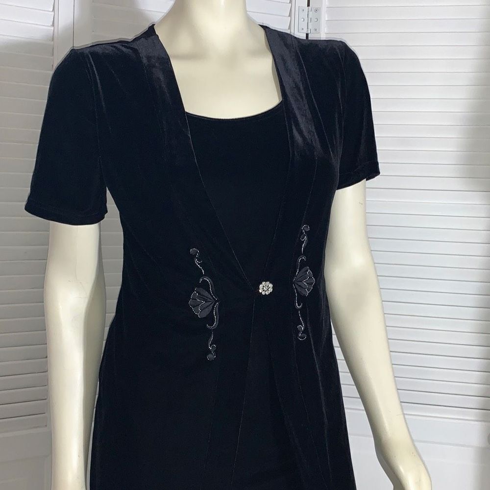 Vintage 90’s Black Velvet Short Sleeve Embroidered Dress Size 6P